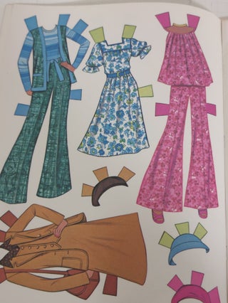 Set of 2 paper dolls from the 1970s
